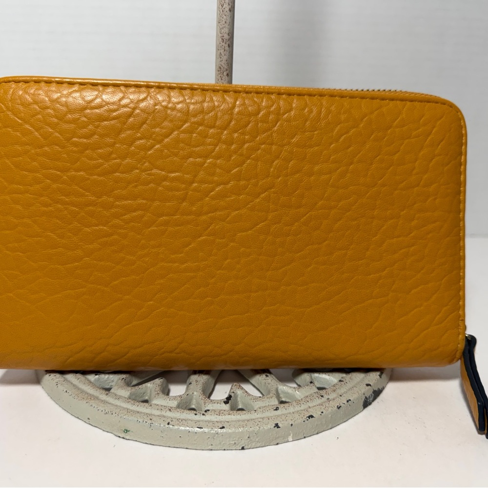 Jessica Simpson Zip-around Wallet - Picture 2 of 6